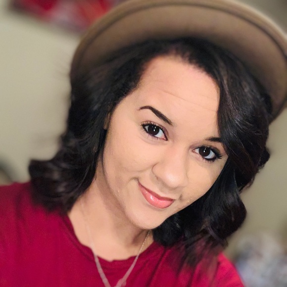 Meet the Posher - Picture 1 of 16